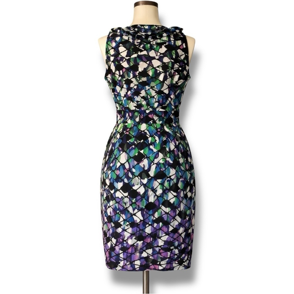 049 Just Taylor |NWOT Green Abstract Print Ruffle Neck Sheath Cocktail Dress (6) - Picture 3 of 11